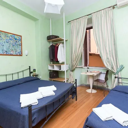 Frühstückspension Domusamor Colosseo 4*